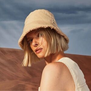 BEIS reversible Sherpa bucket hat NWT